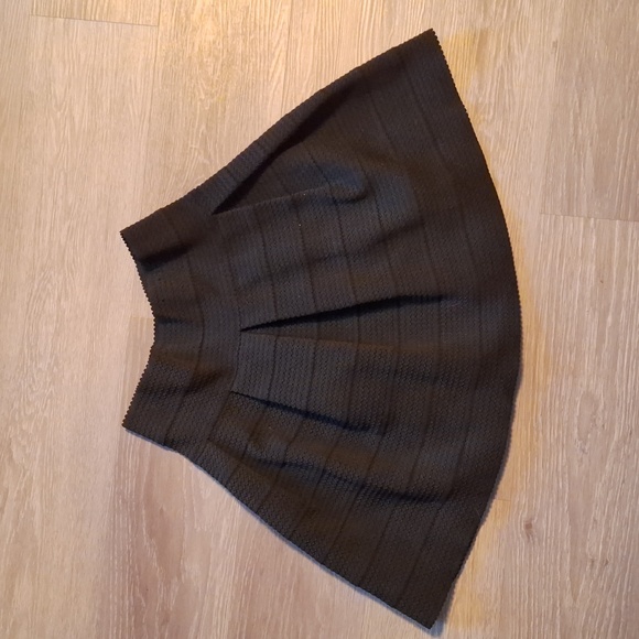 H&M Pleated Black Mini Skirt - Picture 1 of 4